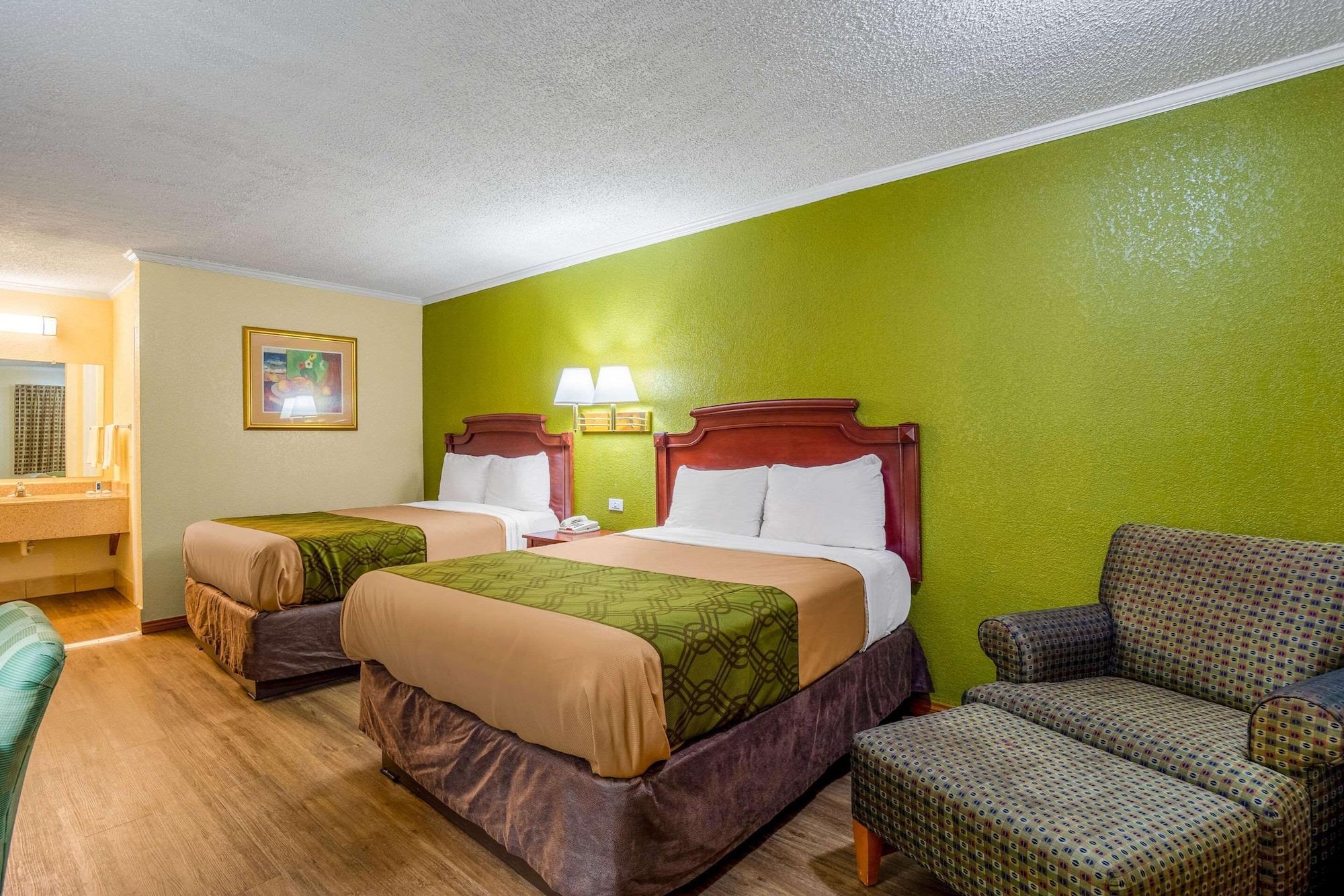 Rodeway Inn & Suites Fort Jackson Columbia Exterior foto
