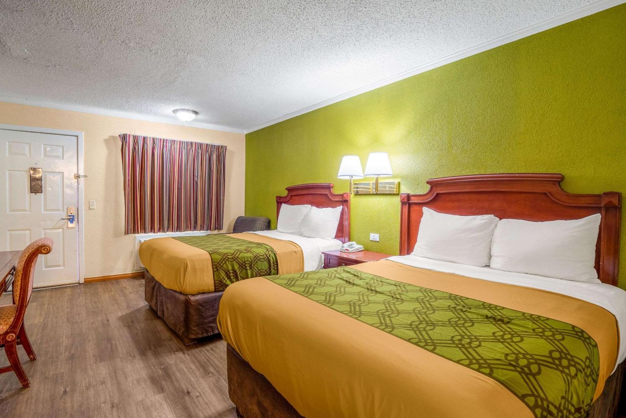 Rodeway Inn & Suites Fort Jackson Columbia Exterior foto