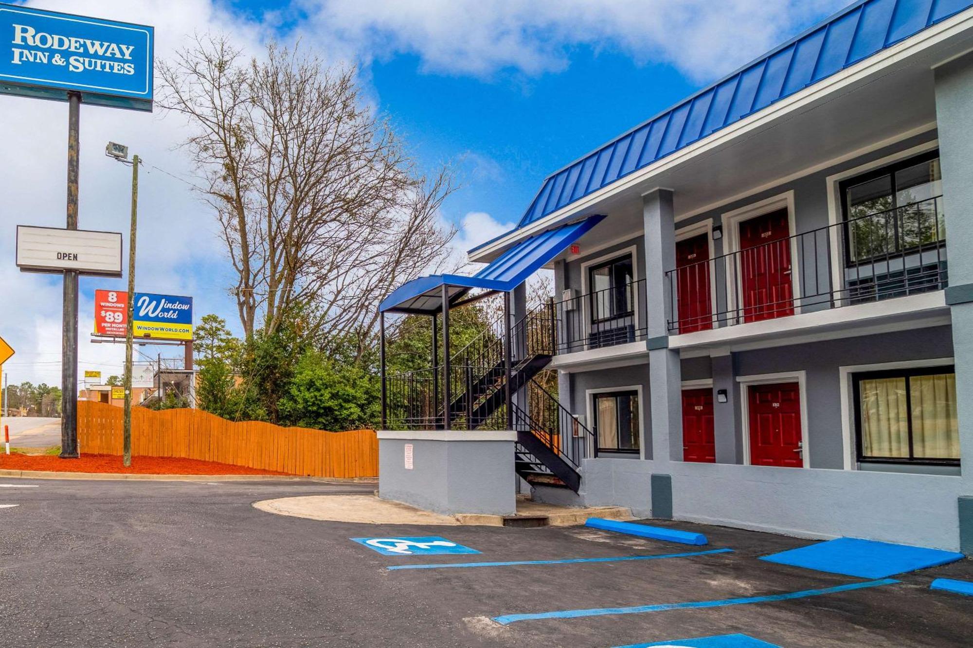 Rodeway Inn & Suites Fort Jackson Columbia Exterior foto