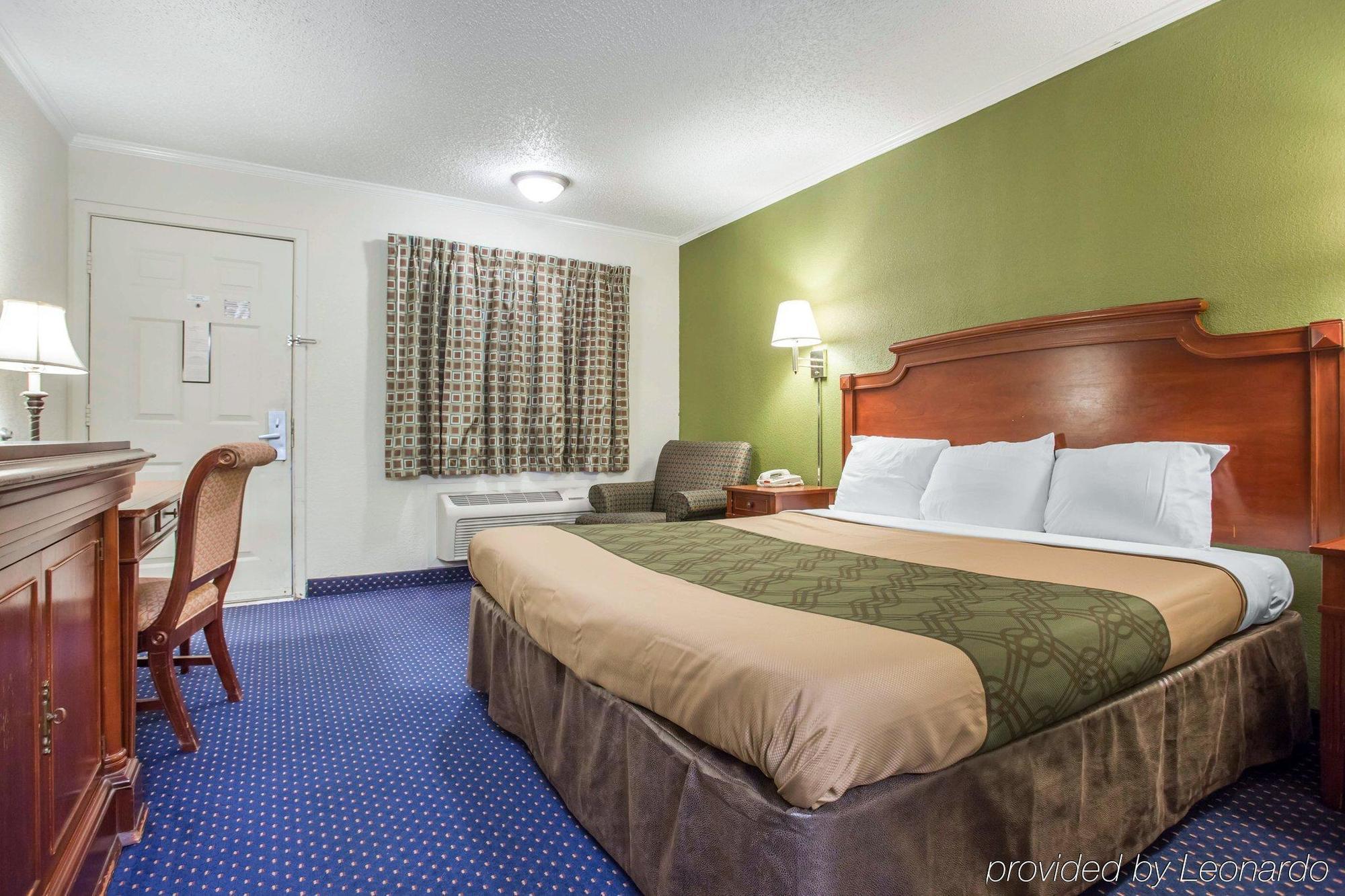 Rodeway Inn & Suites Fort Jackson Columbia Exterior foto