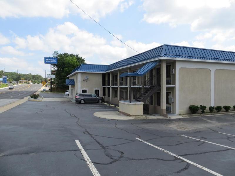 Rodeway Inn & Suites Fort Jackson Columbia Exterior foto